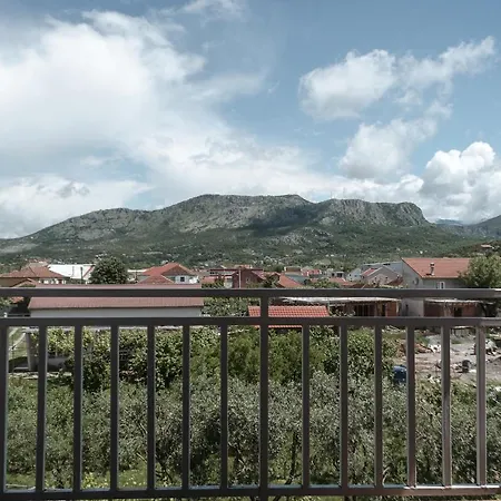 Hostel Q Beds,rooms And Podgorica
