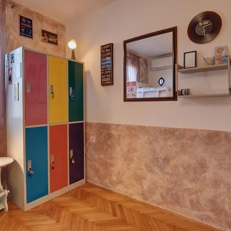 Hostel Q Beds,rooms And Podgorica