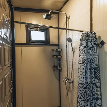 Hostel Q Beds,rooms And