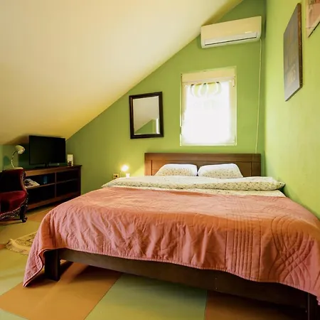 Q Beds,rooms And Podgoriçe