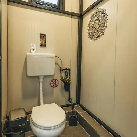 Q Beds,rooms And Hostel Podgoriçe