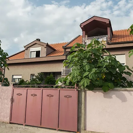 Q Beds,rooms And Hostel Podgorica