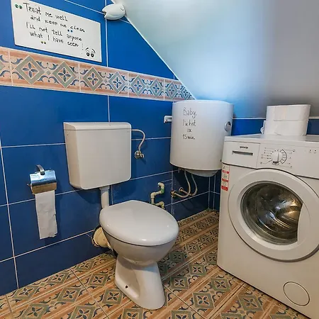 Q Beds,rooms And Friends Hostel