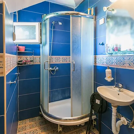 Хостел Q Beds,rooms And *