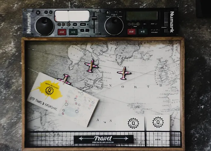 Q Beds,rooms And Hostel