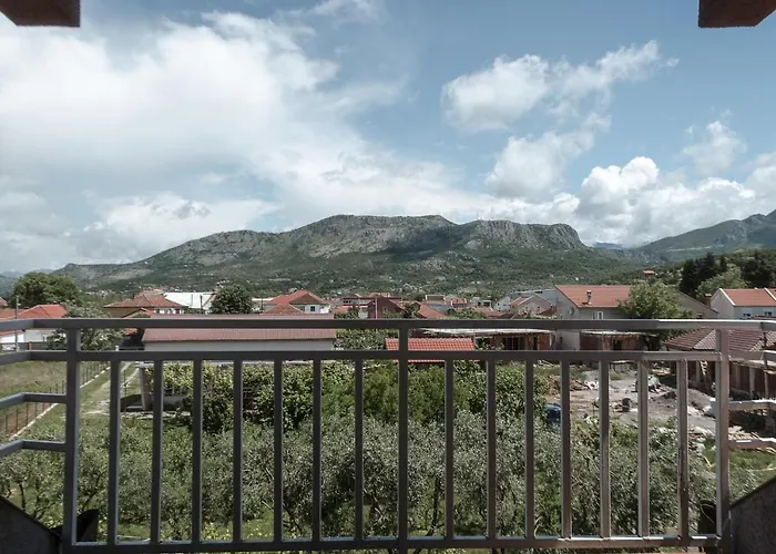 Hostel Q Beds,rooms And Podgorica