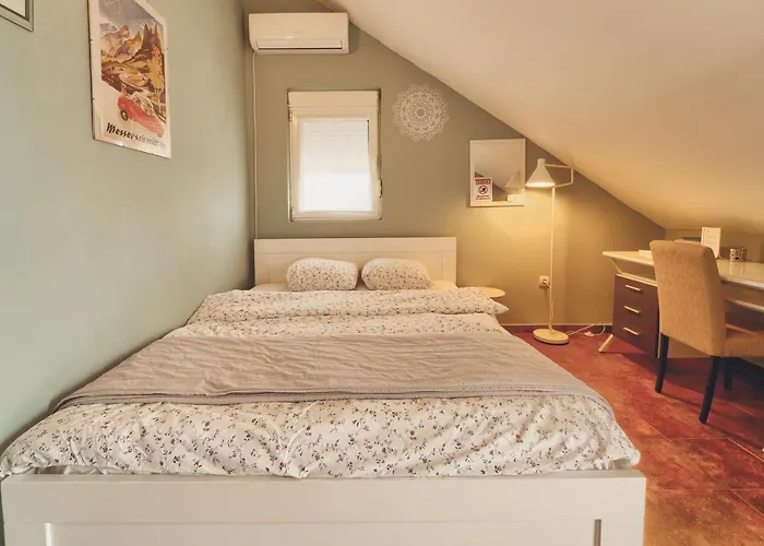 Q Beds,rooms And אכסניה פודגוריצה