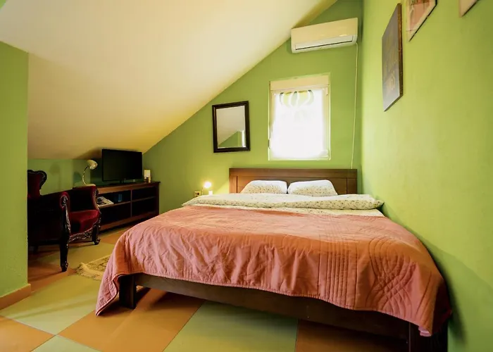 Q Beds,rooms And פודגוריצה