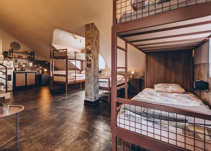 Hostel Q Beds,rooms And