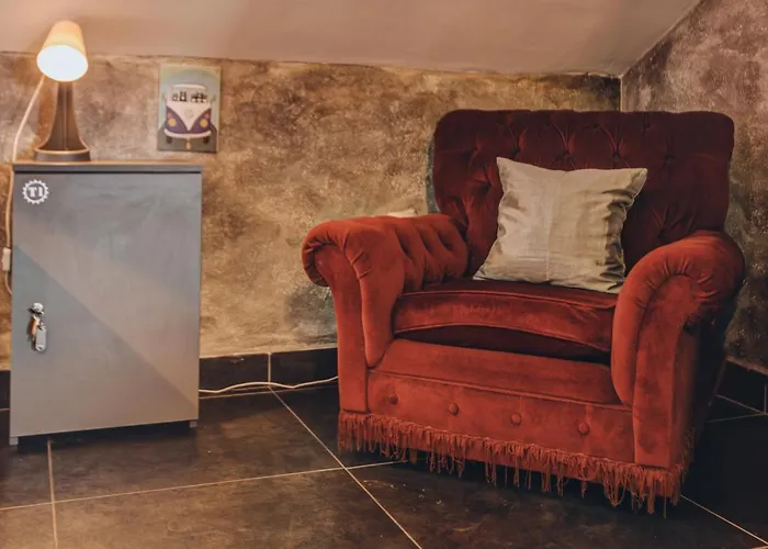 Q Beds,rooms And אכסניה