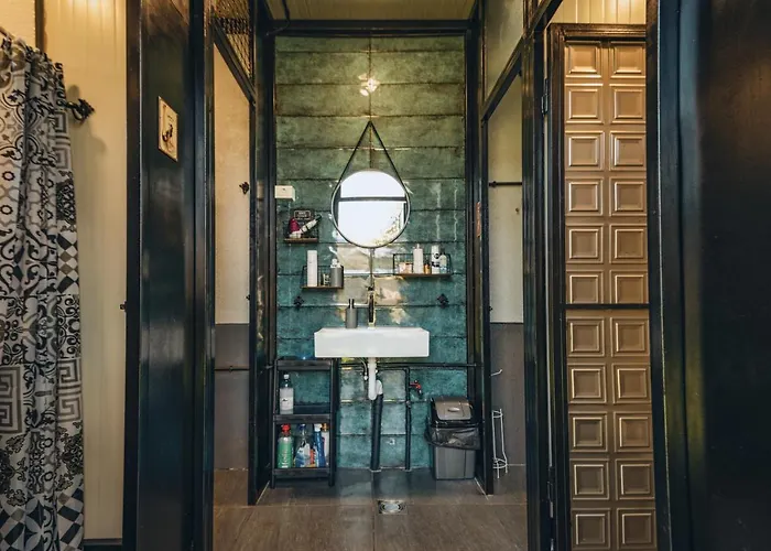 Q Beds,rooms And אכסניה