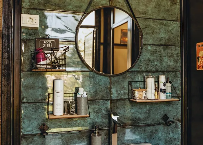 Q Beds,rooms And אכסניה