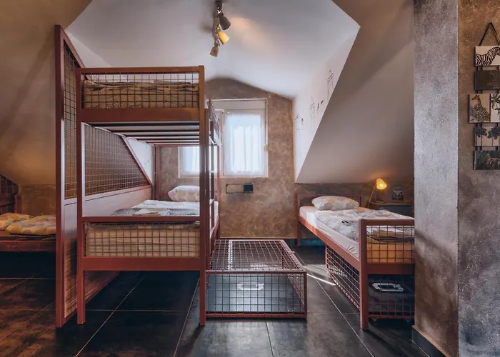 Q Beds,rooms And * פודגוריצה