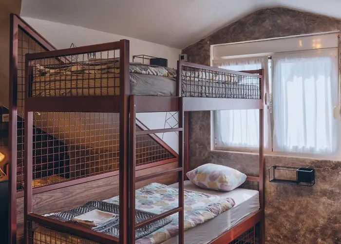 Q Beds,rooms And Podgorica