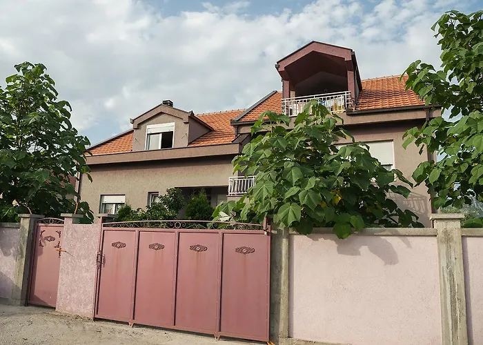 Q Beds,rooms And אכסניה פודגוריצה