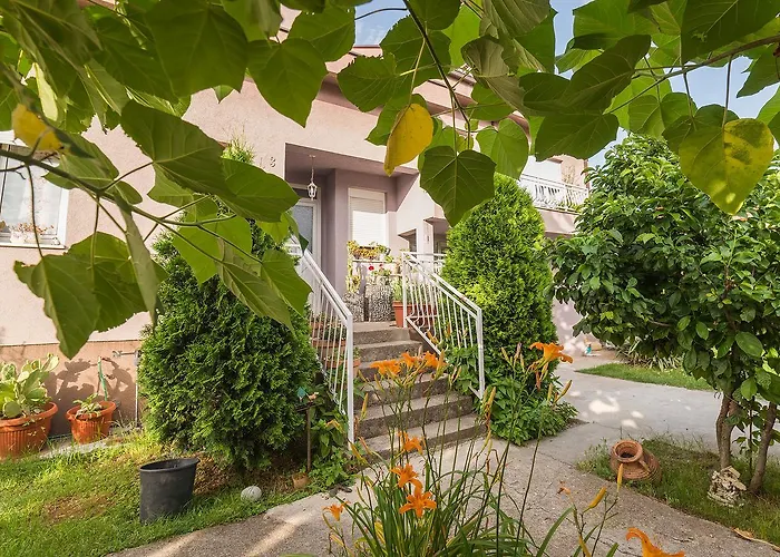 Q Beds,rooms And אכסניה