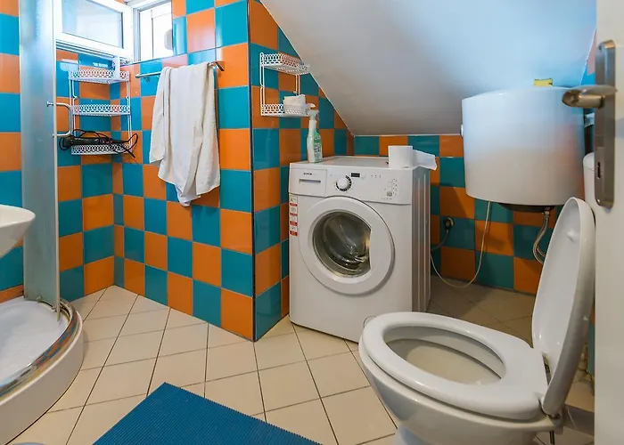 Hostel Q Beds,rooms And *