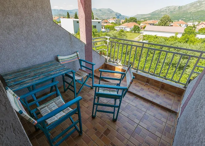 Q Beds,rooms And Hostel